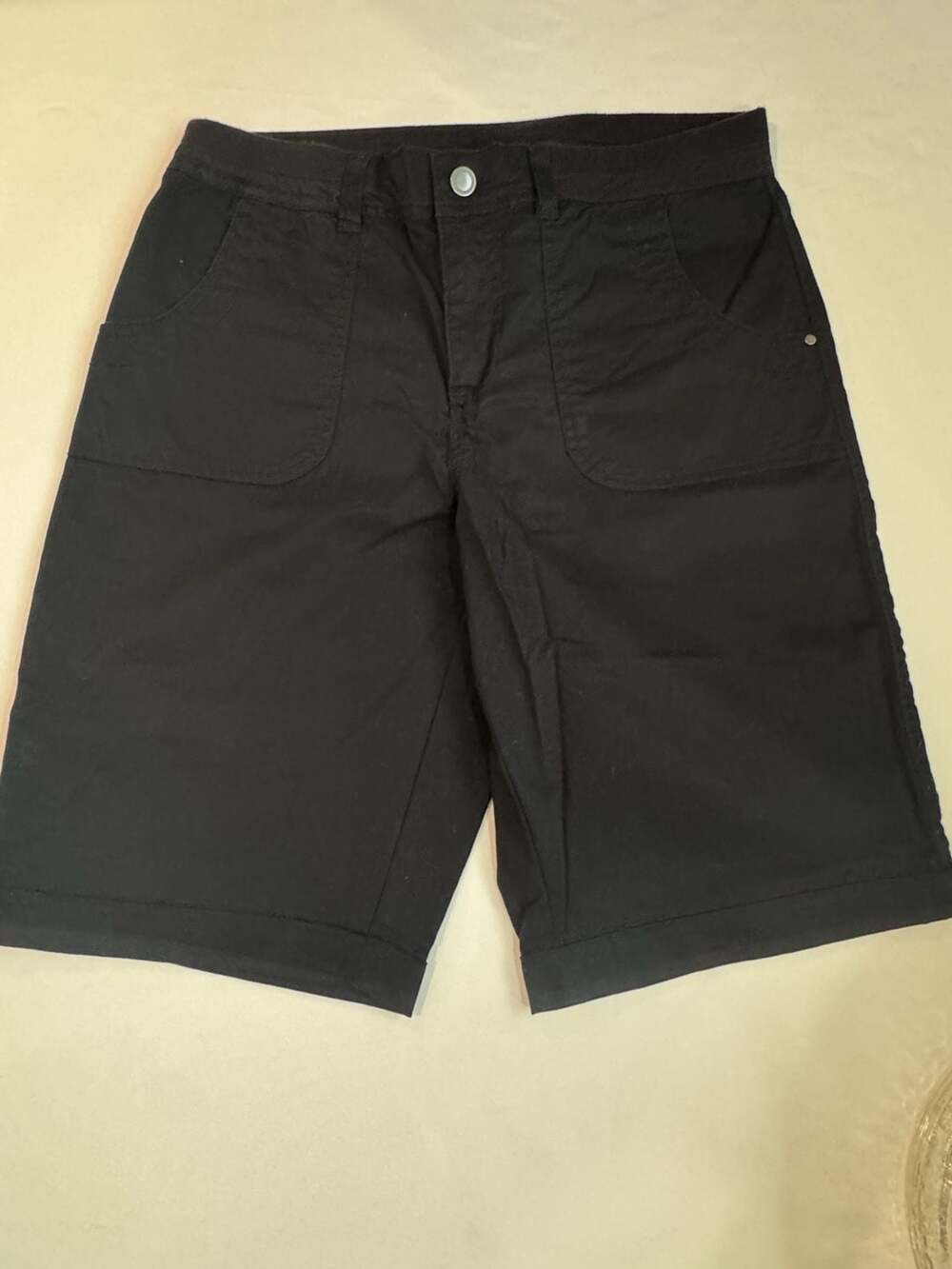 Black Bermuda Utility Shorts Stretch Pockets Minimalist Women’s Size 8